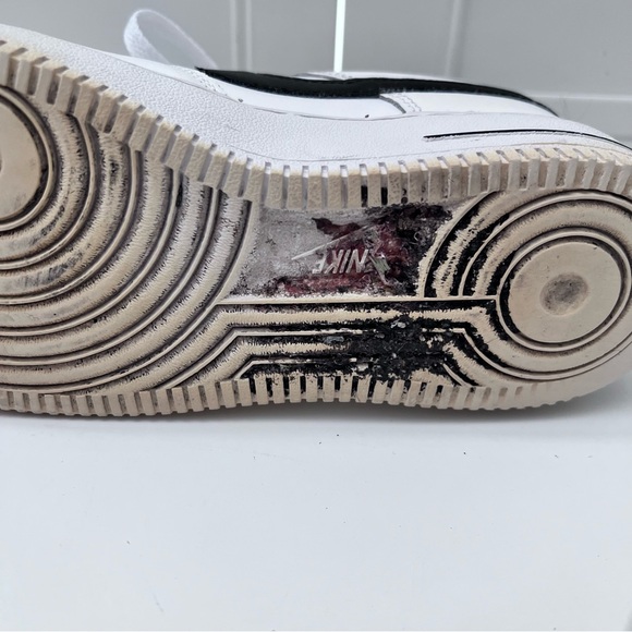 📚Nike - White with Black Swoosh Air Force One Shoes - Picture 11 of 11